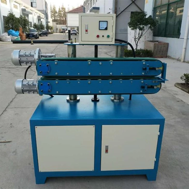 Plastic pipe traction machine